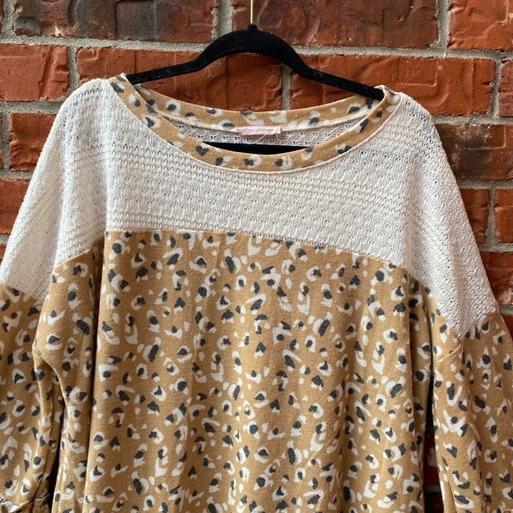 Ces Femme Womens Medium Oversized Leopard Animal Print Trumpet Sleeve Blouse - Picture 2 of 9